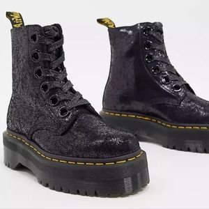 Dr. Martens Molly Crackle Black